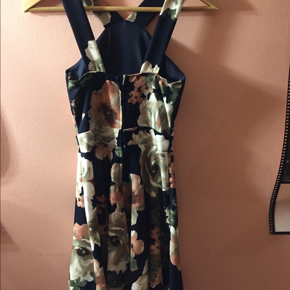 Dress - Picture 4 of 4